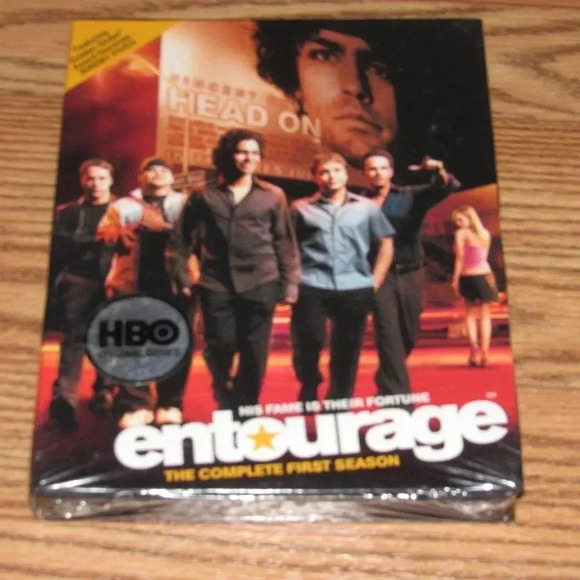 ENTOURAGE (DVD) the complete first season (2 disc set)~SEALED!.....Great Gift! - Picture 1 of 2